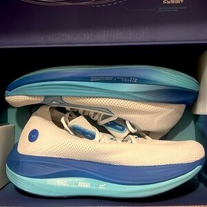 Mizuno Neo Vista (Women’s Size 9)